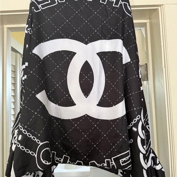 Black and White logo top - Picture 2 of 10